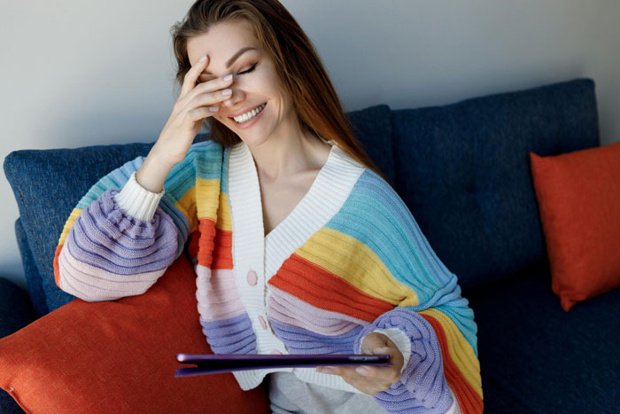 Woman Finds Flirty Valentine’s Card Meant For Her BF, He Plays Innocent While She Dials The Sender