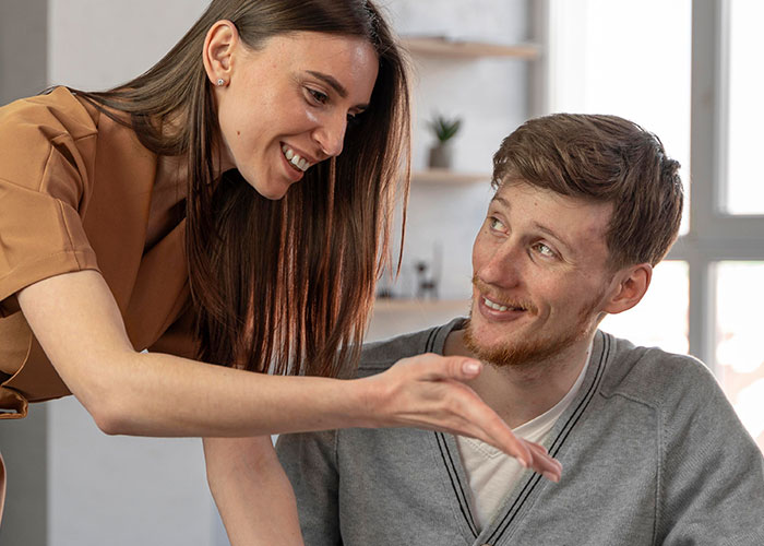 Man Doesn’t Get Why GF Is Upset About His “Work Wife” Who’s Sending Him Hearts And Mirror Selfies