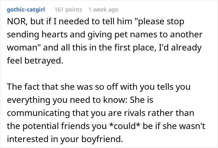 Man Doesn’t Get Why GF Is Upset About His “Work Wife” Who’s Sending Him Hearts And Mirror Selfies