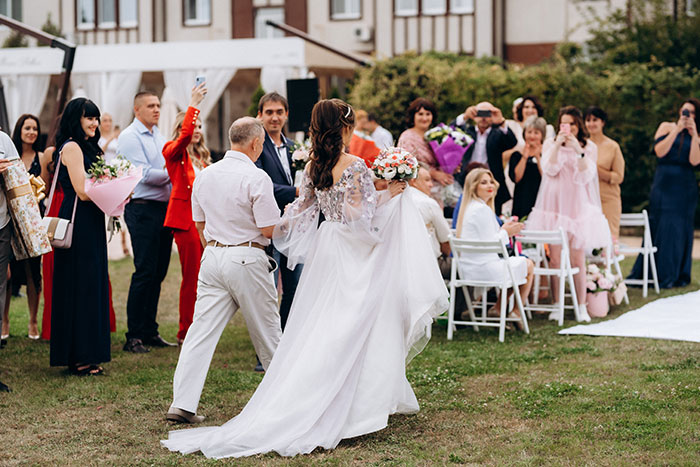Bride Thinks She Can Throw Elaborate Wedding Without Spending A Cent, Gets A Reality Check