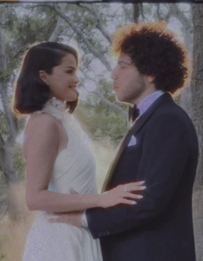 “Poor Bieber”: Selena Gomez’s Wedding Photo Dumb Has Everyone Talking