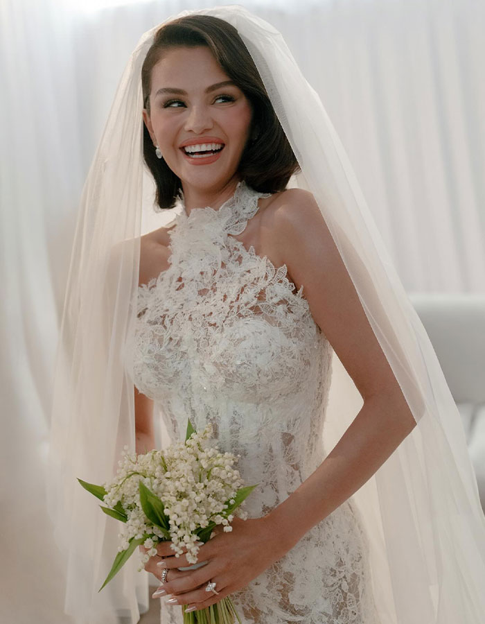 “Poor Bieber”: Selena Gomez’s Wedding Photo Dumb Has Everyone Talking