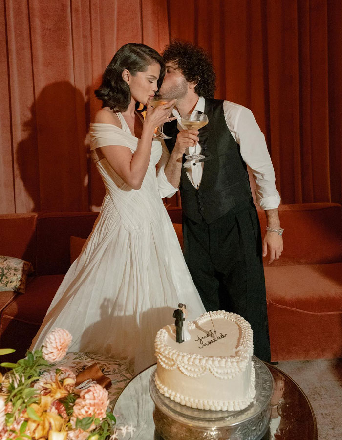 “Poor Bieber”: Selena Gomez’s Wedding Photo Dumb Has Everyone Talking