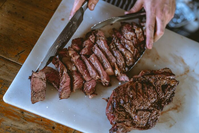 35 Tear-Jerking Stories From Servers About Lonely Diners Waiting For A Guest Who Never Showed