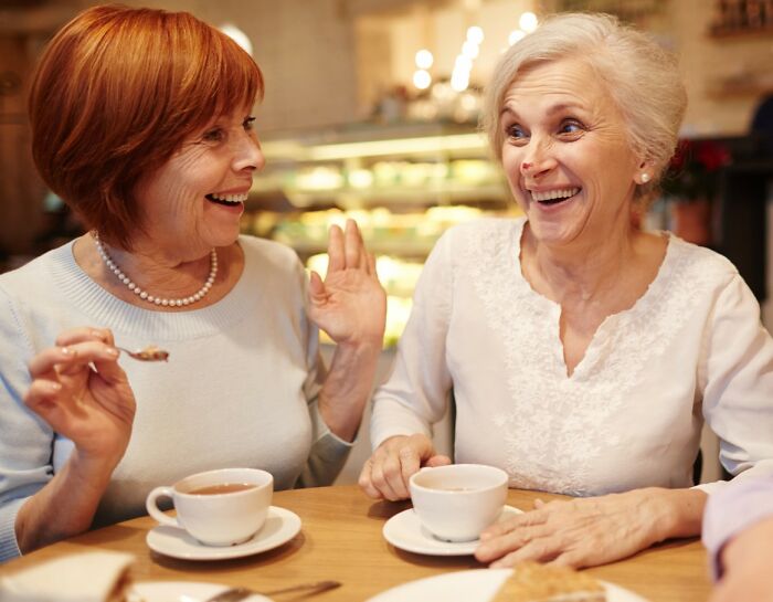 35 Tear-Jerking Stories From Servers About Lonely Diners Waiting For A Guest Who Never Showed