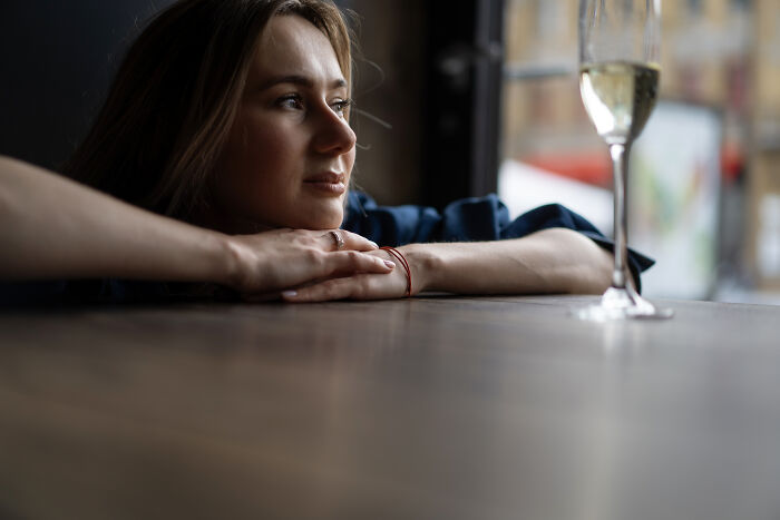 35 Tear-Jerking Stories From Servers About Lonely Diners Waiting For A Guest Who Never Showed