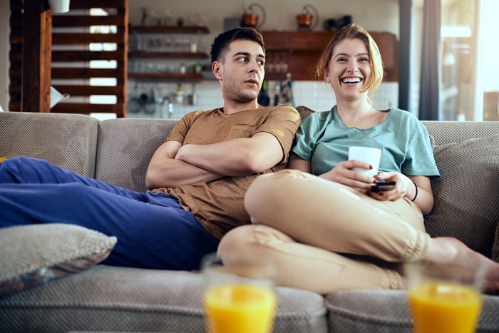 GF Tells Man He Must Choose Between Her And His Female Friend Before Going On Group Trip