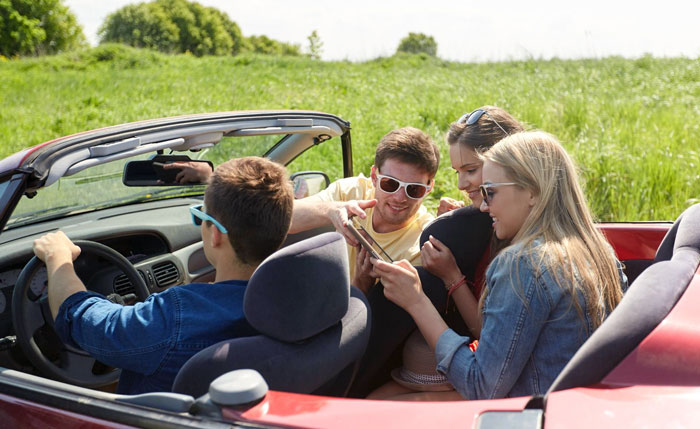 GF Tells Man He Must Choose Between Her And His Female Friend Before Going On Group Trip
