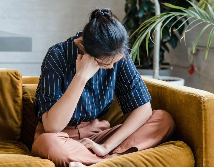 GF Tells Man He Must Choose Between Her And His Female Friend Before Going On Group Trip