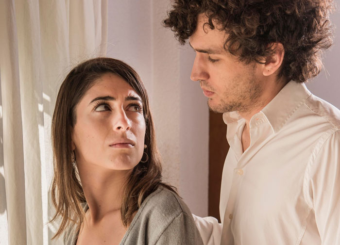 GF Tells Man He Must Choose Between Her And His Female Friend Before Going On Group Trip