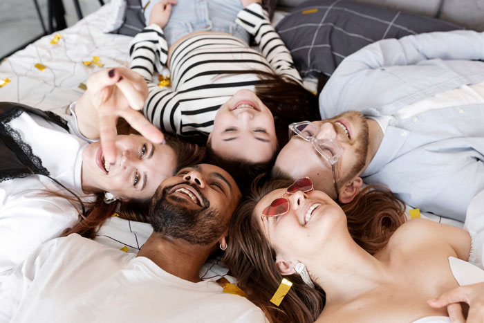 GF Tells Man He Must Choose Between Her And His Female Friend Before Going On Group Trip