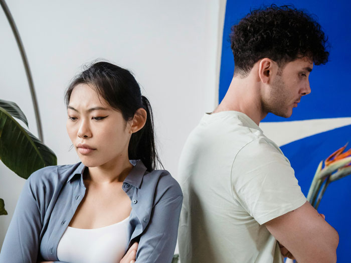 Guy Mooches Off Cousin For 6 Months, Calls Her Heartless When She Finally Demands $400 Rent