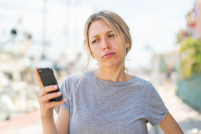 Netizens Reveal 30 Of The Most Unsettling Secrets Discovered While Snooping On A Partner’s Phone