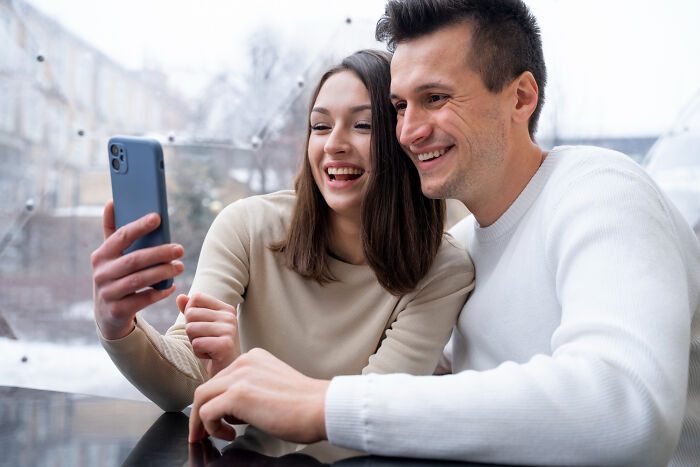 Netizens Reveal 30 Of The Most Unsettling Secrets Discovered While Snooping On A Partner’s Phone