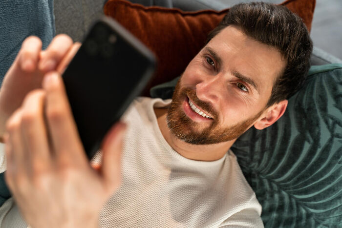 Netizens Reveal 30 Of The Most Unsettling Secrets Discovered While Snooping On A Partner’s Phone