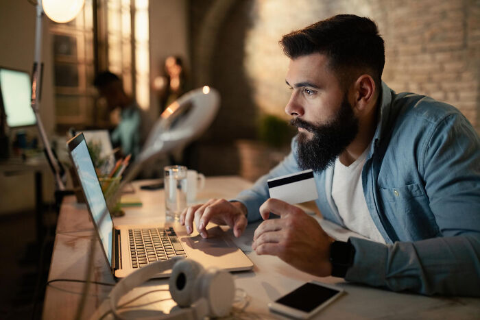 Netizens Reveal 30 Of The Most Unsettling Secrets Discovered While Snooping On A Partner’s Phone