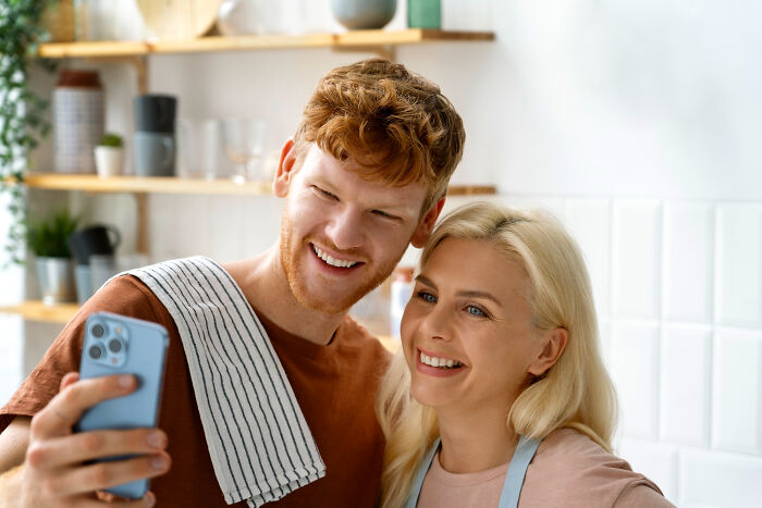 Netizens Reveal 30 Of The Most Unsettling Secrets Discovered While Snooping On A Partner’s Phone