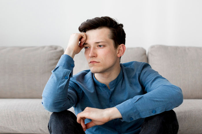 Bro Refuses To Stop GF From Eating Roommates’ Food, Sis Starts Oinking At Her, GF Leaves In Tears