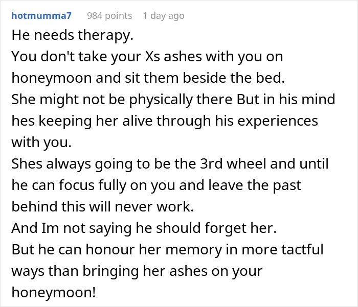 Guy Brings His Late Ex&#8217;s Ashes To Honeymoon After Remarrying, His New Spouse Is Just Stunned