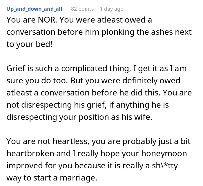 Guy Brings His Late Ex&#8217;s Ashes To Honeymoon After Remarrying, His New Spouse Is Just Stunned
