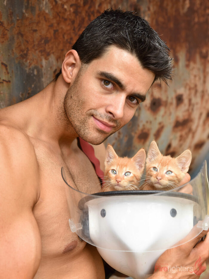 The Australian Firefighters Calendar: 50 Times Firefighters Melted Hearts With Kittens