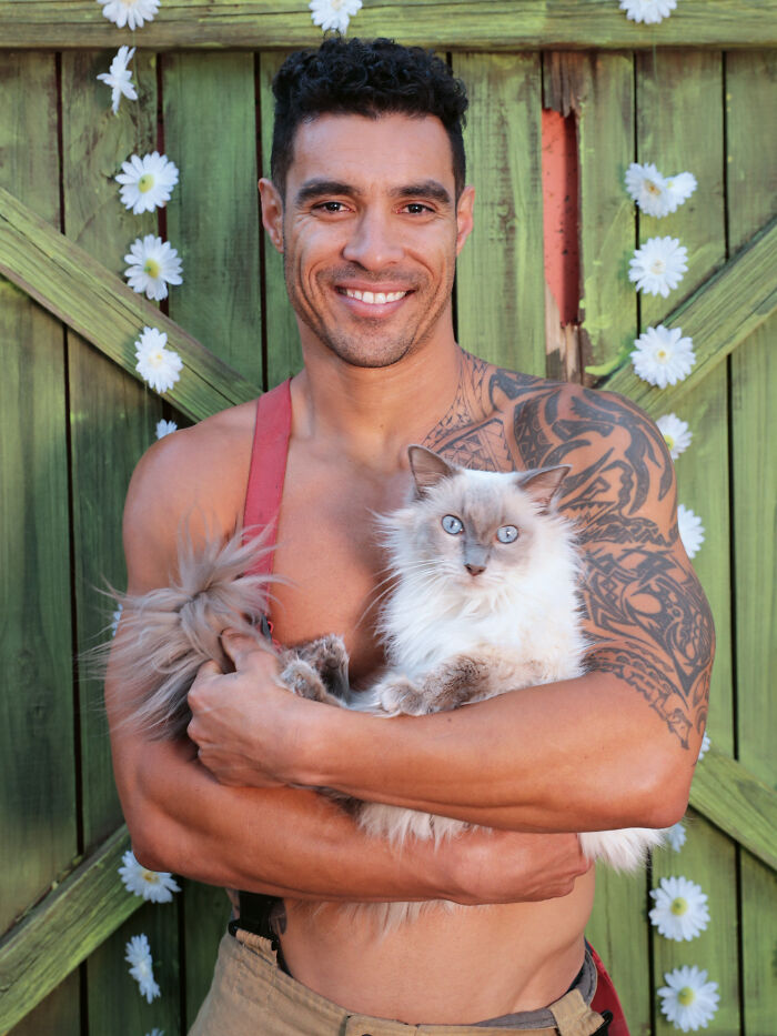The Australian Firefighters Calendar: 50 Times Firefighters Melted Hearts With Kittens