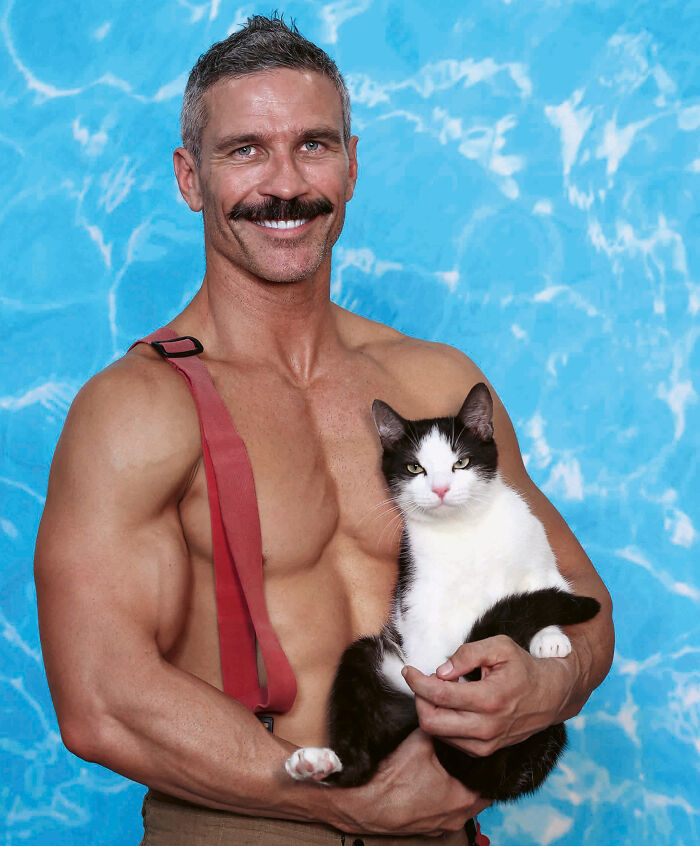 The Australian Firefighters Calendar: 50 Times Firefighters Melted Hearts With Kittens