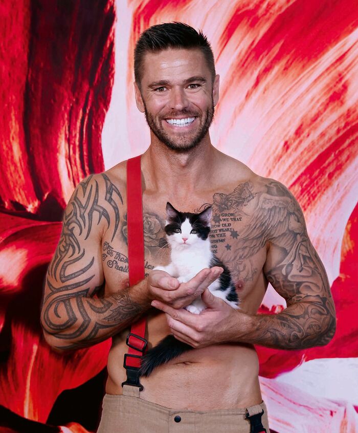 The Australian Firefighters Calendar: 50 Times Firefighters Melted Hearts With Kittens