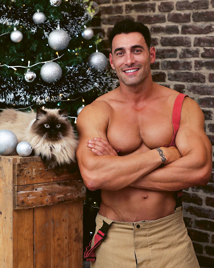 The Australian Firefighters Calendar: 50 Times Firefighters Melted Hearts With Kittens