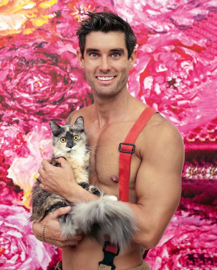The Australian Firefighters Calendar: 50 Times Firefighters Melted Hearts With Kittens