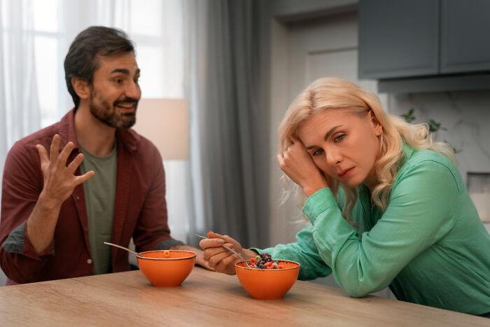 30 Totally Wrong Ways To Be A Spouse, As Told By Members Of This Online Group