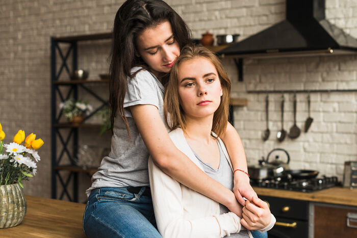 30 Totally Wrong Ways To Be A Spouse, As Told By Members Of This Online Group