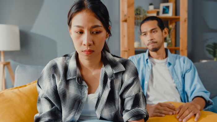 30 Totally Wrong Ways To Be A Spouse, As Told By Members Of This Online Group