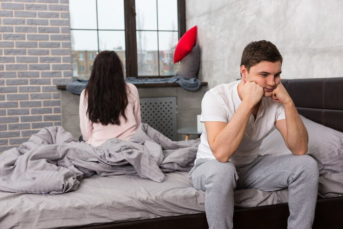 30 Totally Wrong Ways To Be A Spouse, As Told By Members Of This Online Group