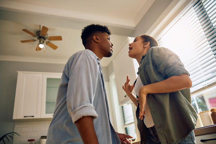 30 Totally Wrong Ways To Be A Spouse, As Told By Members Of This Online Group