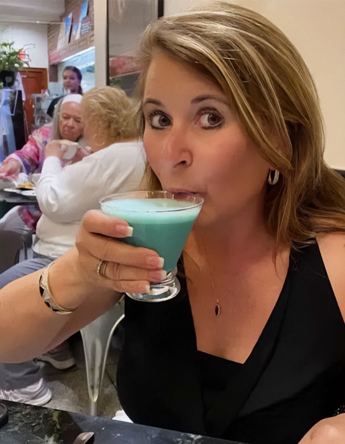 Woman Writes Her Own Obituary, And People Are In Awe Of How Funny It Is