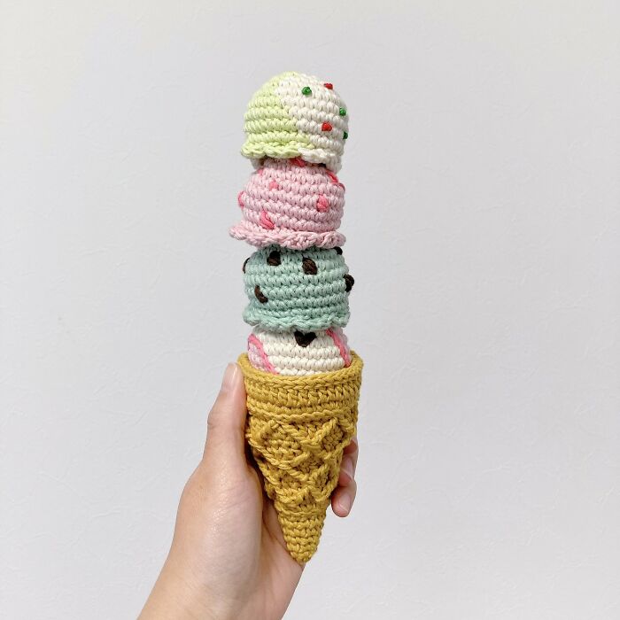 This Japanese Fiber Artist Crochets Realistic Food-Inspired Accessories (17 Pics)