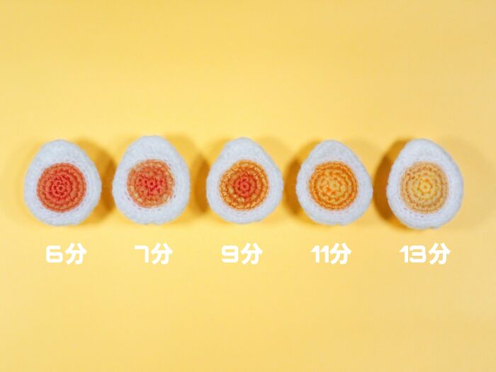 This Japanese Fiber Artist Crochets Realistic Food-Inspired Accessories (17 Pics)