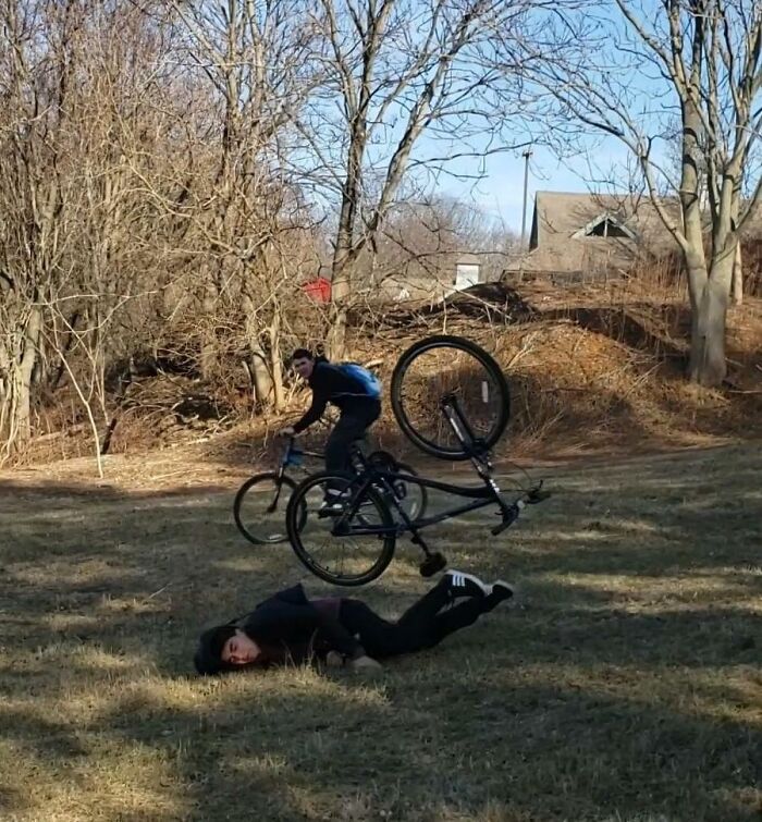 “The Moment The Rope Broke”: 73 Perfect Pictures Taken Split Seconds Before Disaster Struck