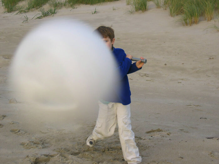“The Moment The Rope Broke”: 73 Perfect Pictures Taken Split Seconds Before Disaster Struck