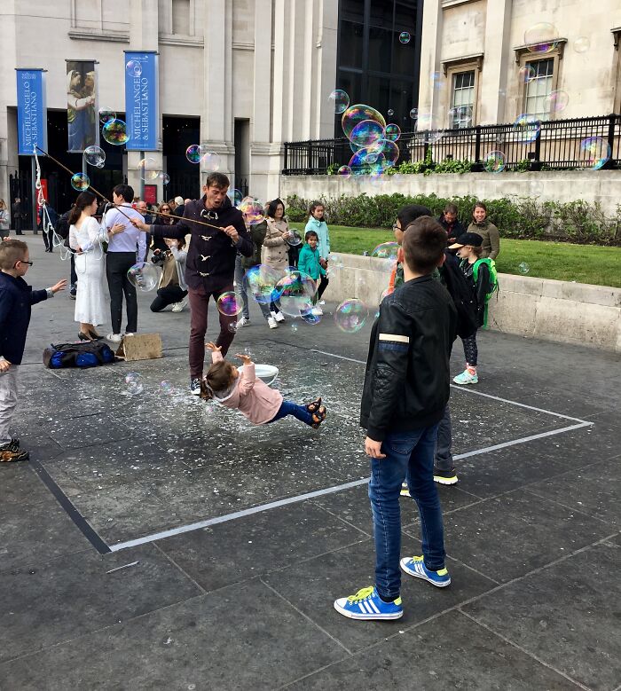 “The Moment The Rope Broke”: 73 Perfect Pictures Taken Split Seconds Before Disaster Struck