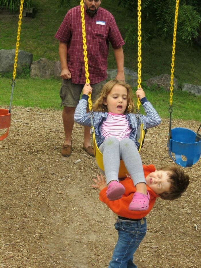 “The Moment The Rope Broke”: 73 Perfect Pictures Taken Split Seconds Before Disaster Struck