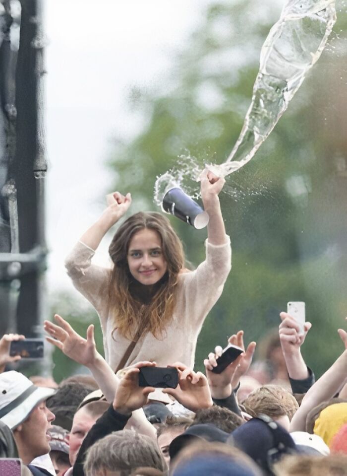 “The Moment The Rope Broke”: 73 Perfect Pictures Taken Split Seconds Before Disaster Struck