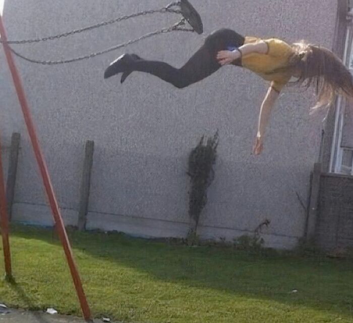 “The Moment The Rope Broke”: 73 Perfect Pictures Taken Split Seconds Before Disaster Struck