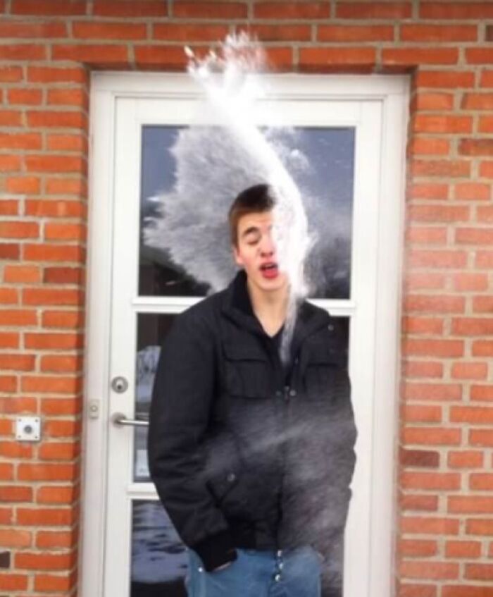 “The Moment The Rope Broke”: 73 Perfect Pictures Taken Split Seconds Before Disaster Struck