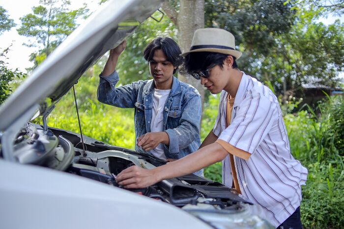 “Simple Car Stuff”: 52 Skills That Require Minimal Training But Give Maximum Results