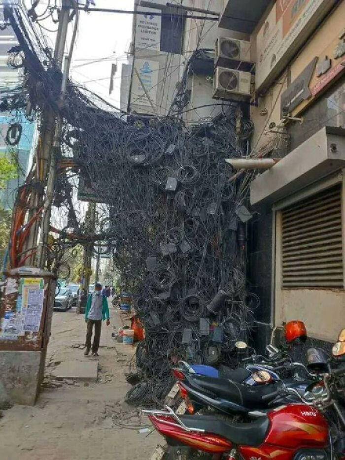 100 Pictures Of ‘Urban Hell’ Showing Everything That’s Wrong With Our Society (New Pics)