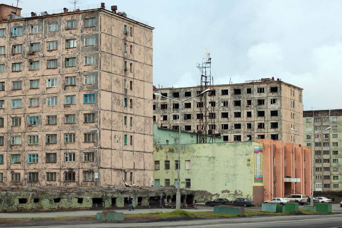 100 Pictures Of ‘Urban Hell’ Showing Everything That’s Wrong With Our Society (New Pics)