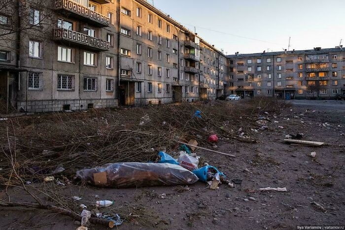 100 Pictures Of ‘Urban Hell’ Showing Everything That’s Wrong With Our Society (New Pics)