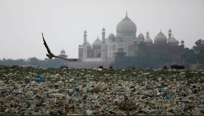 100 Pictures Of ‘Urban Hell’ Showing Everything That’s Wrong With Our Society (New Pics)